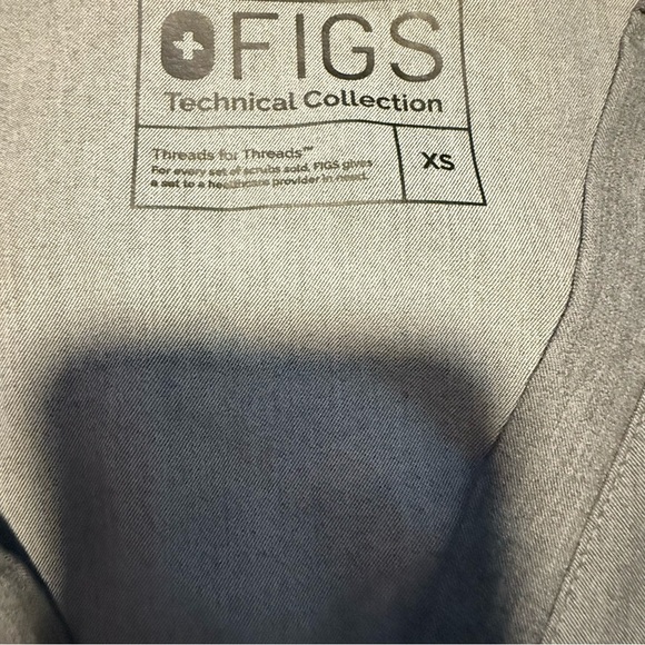Figs Gray Scrub Short Sleeve Top - Picture 5 of 7